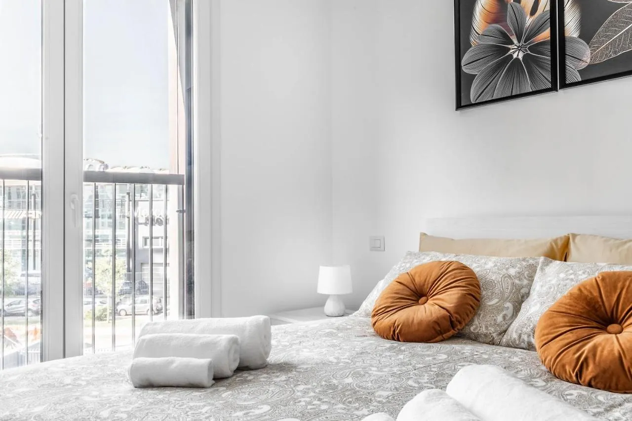 Harmony House - Rho Fiera 6Min - Free Parking - Terrace Apartment Milan