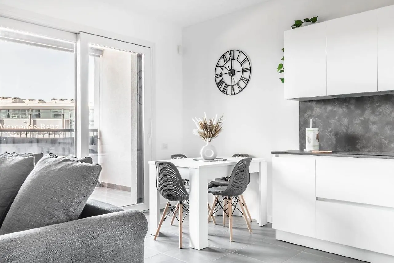 Harmony House - Rho Fiera 6Min - Free Parking - Terrace Apartment Milan