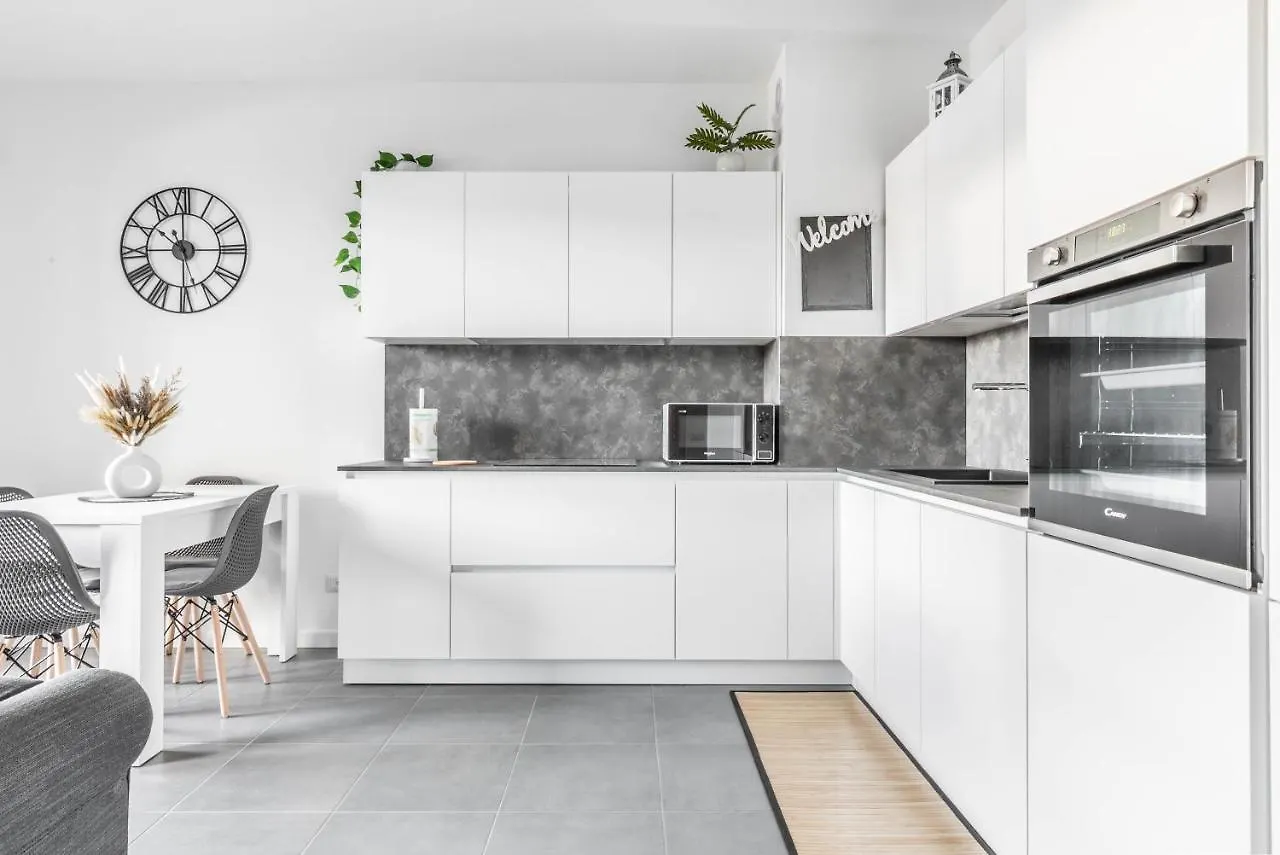 Harmony House - Rho Fiera 6Min - Free Parking - Terrace Apartment Milan Italy