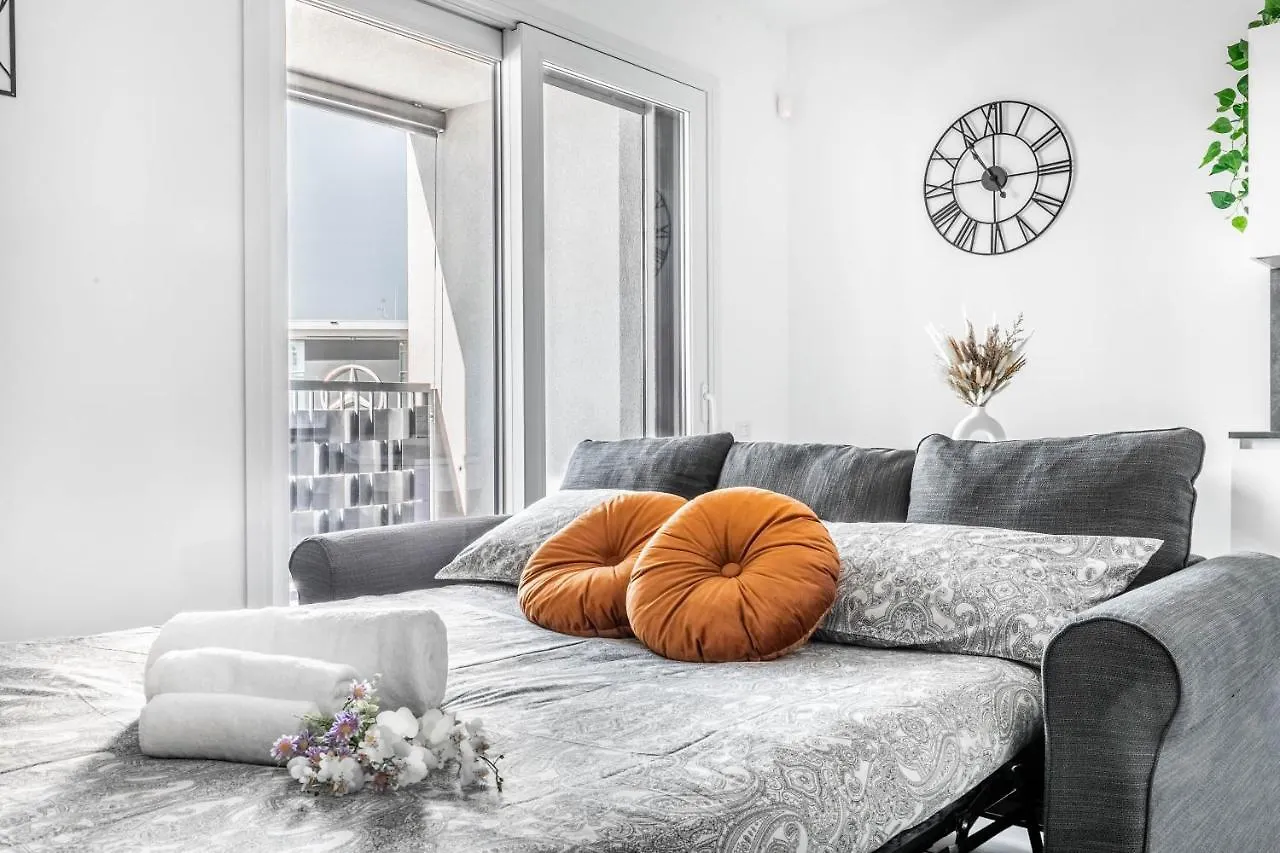 Harmony House - Rho Fiera 6Min - Free Parking - Terrace Apartment Milan
